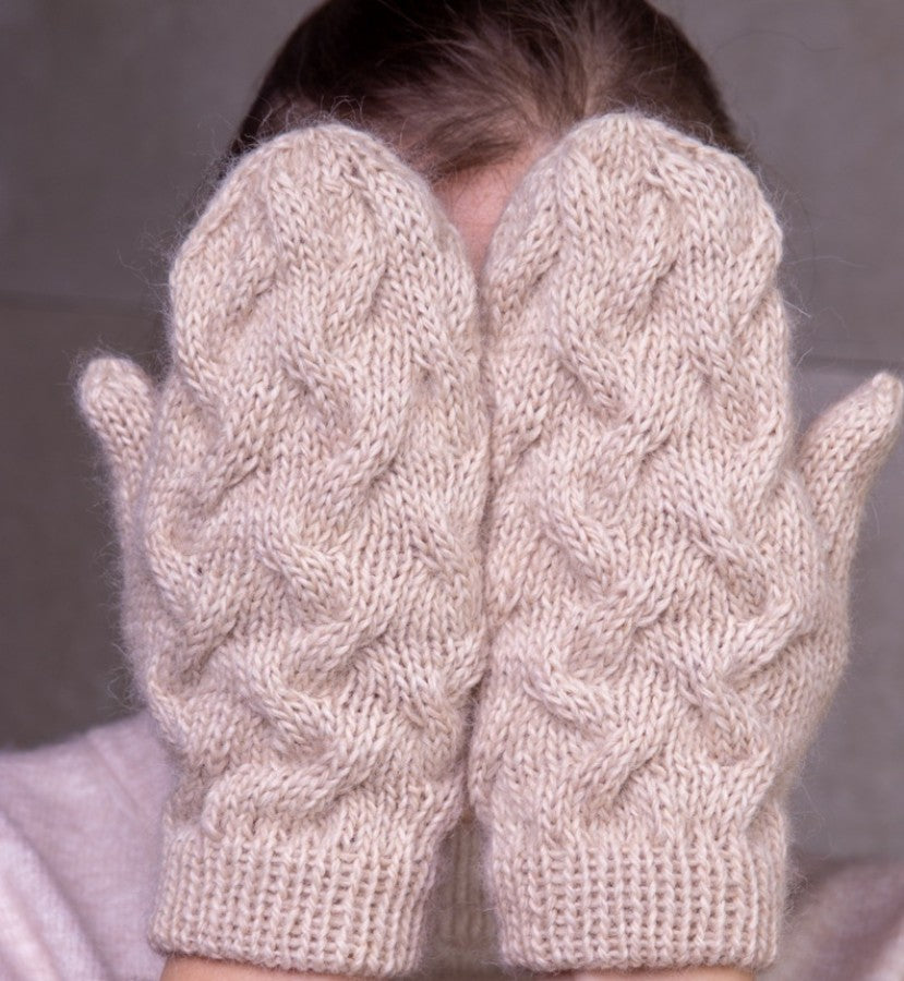 Šviesios kumštinės pirštinės