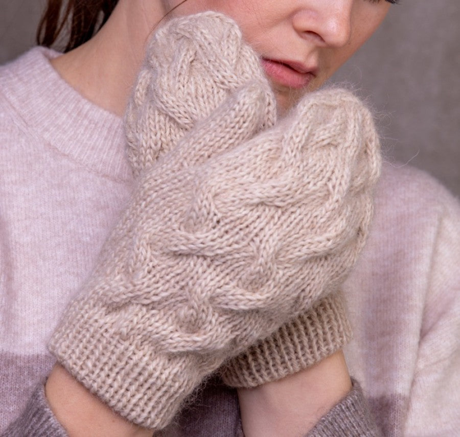 Šviesios kumštinės pirštinės